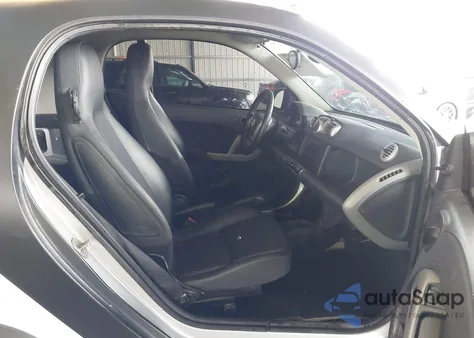 2014 Smart Fortwo Passion/Pure z USA, uszkodzony, nr VIN WMEEJ3BA4EK737709